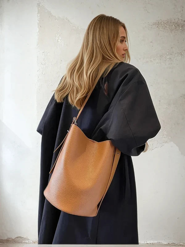 Berlia | Mala Hobo de Linhas Minimalistas
