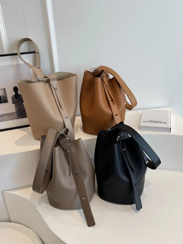 Berlia | Mala Hobo de Linhas Minimalistas