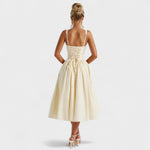 O vestido midi vintage feminino