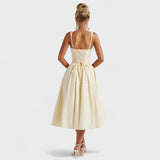 O vestido midi vintage feminino