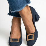 Nadine – Sapatos de salto em camurça com fivela dourada