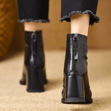 Anaïs – Botins de salto médio e linhas elegantes