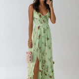 Vestido Elora com decote delicado e elegância romântica